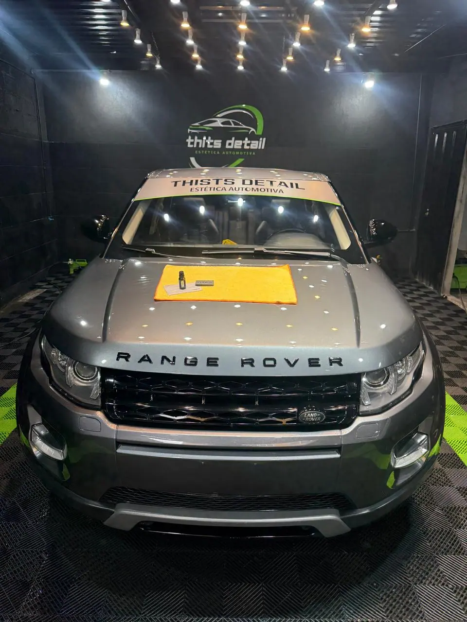 Range Rover no estúdio da Thits Detail